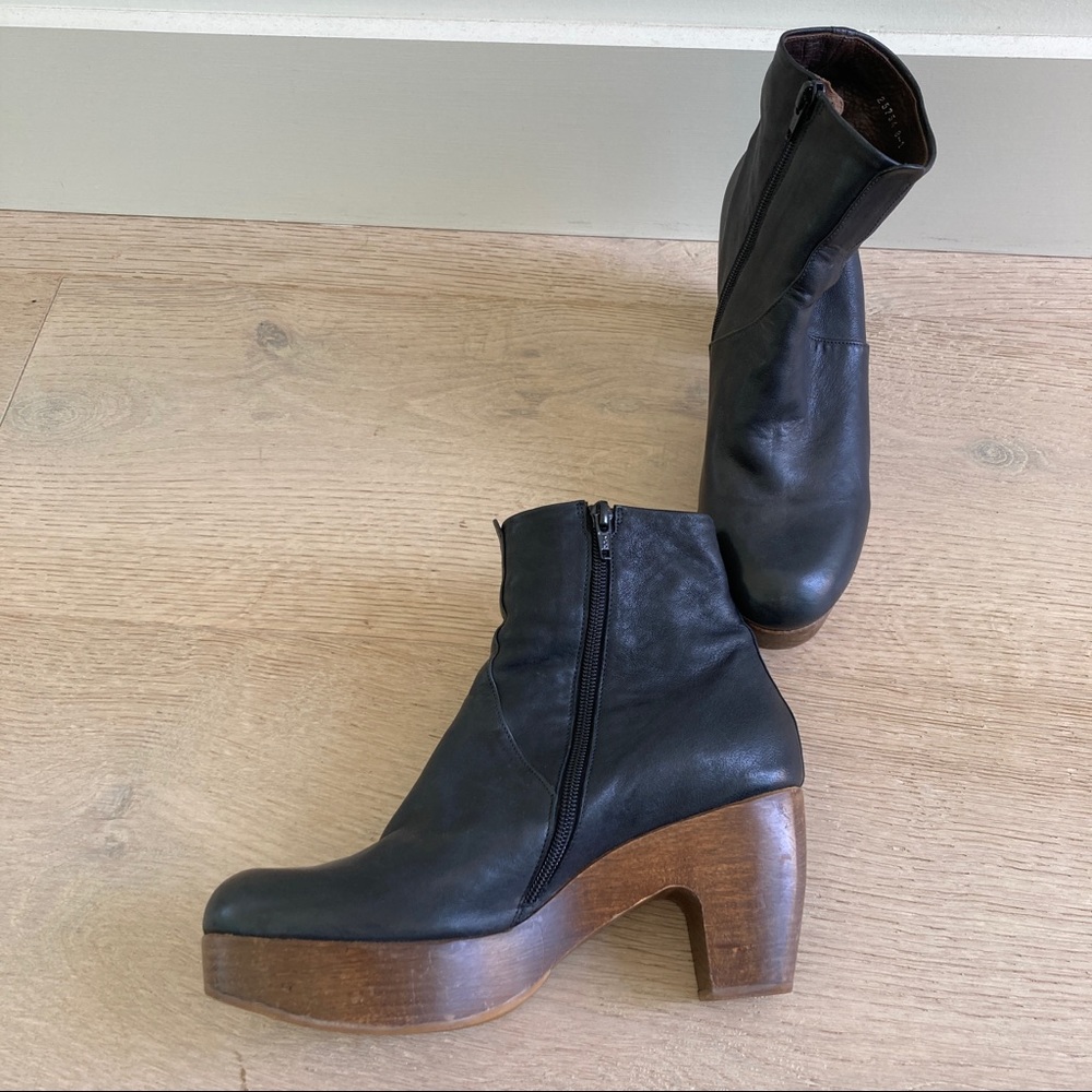 Coclico Black Leather Wood Sole Heeled Boots